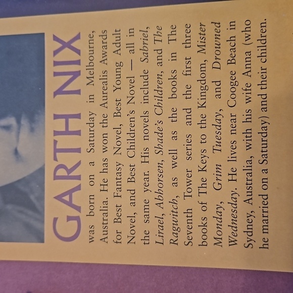 Garth Nix The Keys to the Kingdom Book 4. Sir Thursday Home Accent Cofffe table - Picture 12 of 15